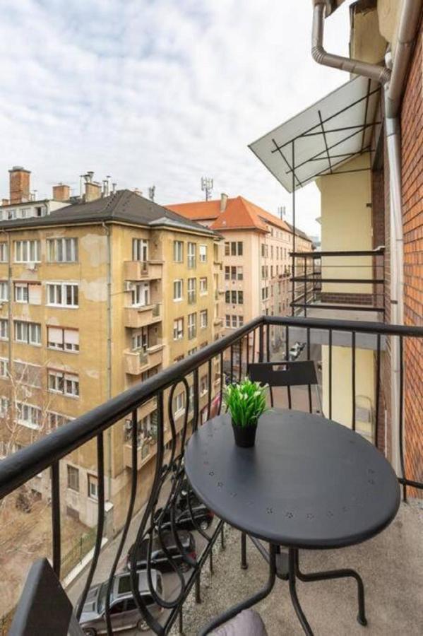 Balzac By Westend Mall With Balcony, Ac * Budapeste