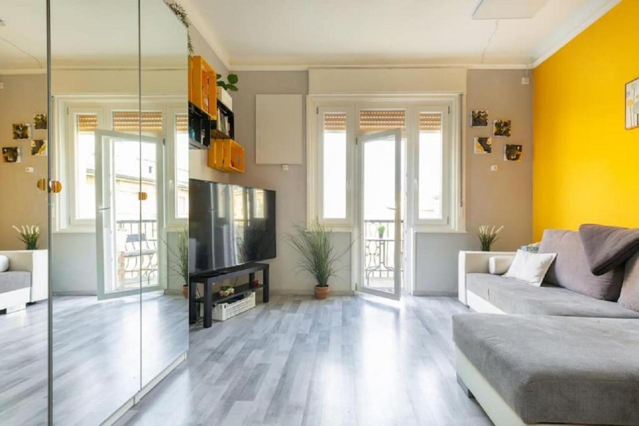Appartement Balzac By Westend Mall With Balcony, Ac