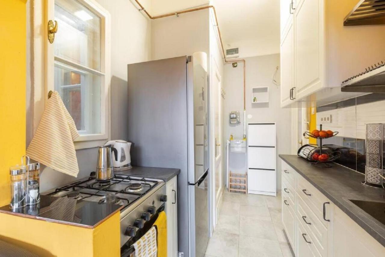 Balzac By Westend Mall With Balcony, Ac Appartement *
