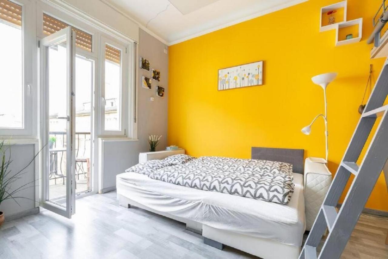Appartement Balzac By Westend Mall With Balcony, Ac *